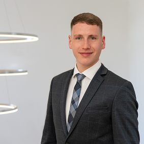 Finanzmakler Versicherungsmakler der DKG Jonas Schindler