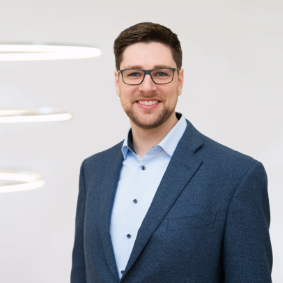 Finanzmakler der DKG Christopher Zintl