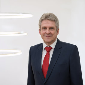 Finanzmakler Versicherungsmakler Lukas Wagner